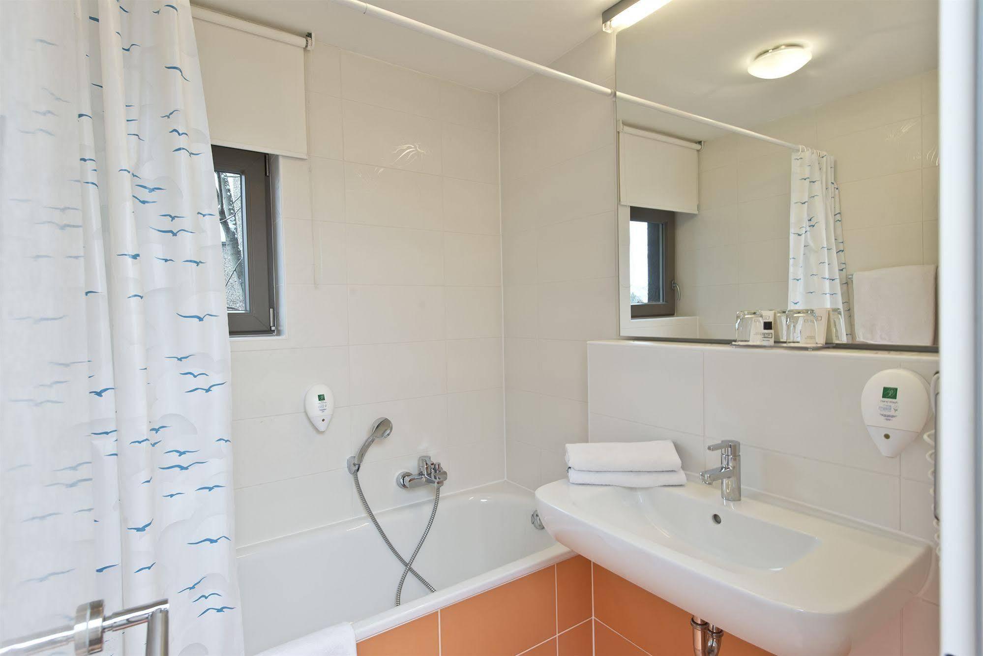 Tryp By Wyndham Frankfurt Hotel Frankfurt am Main Room photo